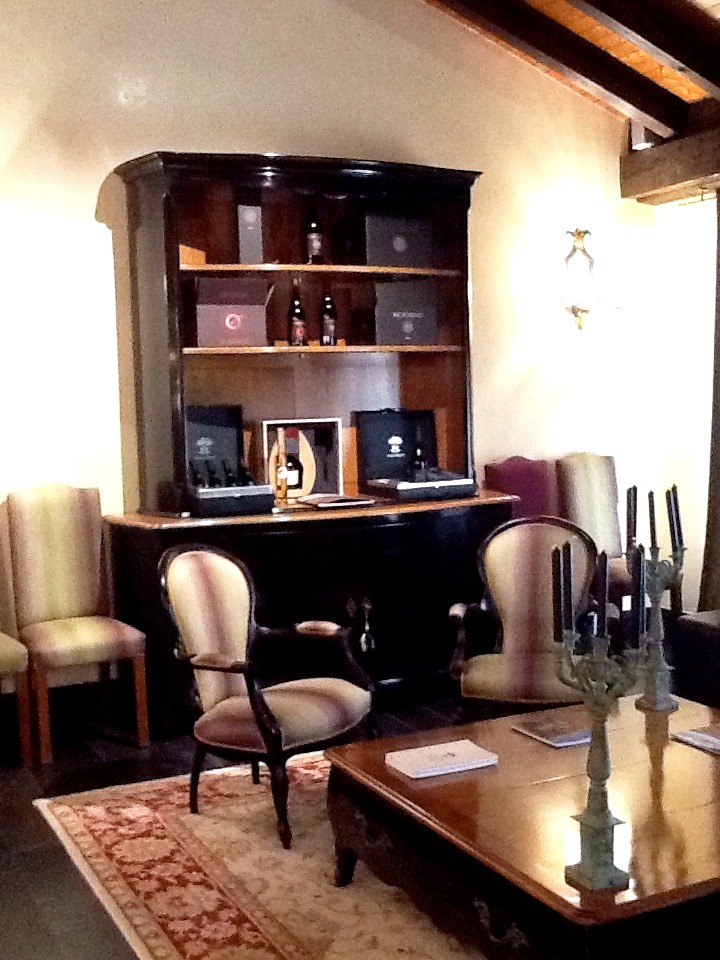 Teso_la_Monja_detalle_salón_bodega